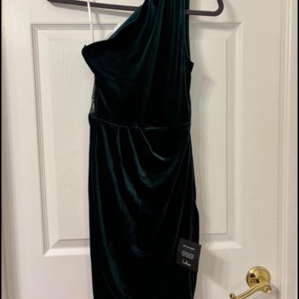 Lulu’s NWT- Gorgeous hunter green velvet cocktail dress.